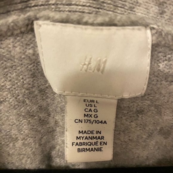 H&M Cardigan - Picture 2 of 2
